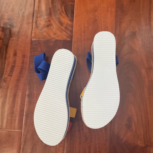 Sandals - Picture 3 of 4